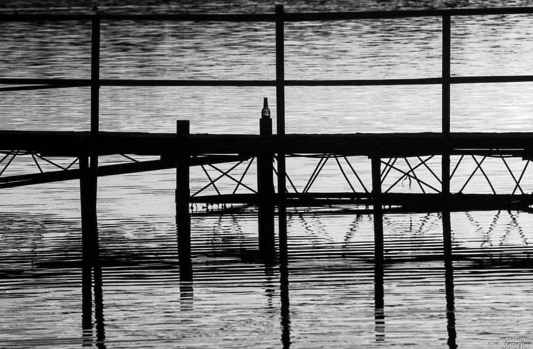 Genie in a bottle 🎶youtu.be/kIDWgqDBNXA🎶 #canon #canonphotography #photography #fotografia #music #christinaaguilera #sunset #lake #minimalism #minimalmood #genieinabottle #bottle #summer #bridge #travel #water #Poland #visitpoland #bnw #landscape #holidays #minimalart #art