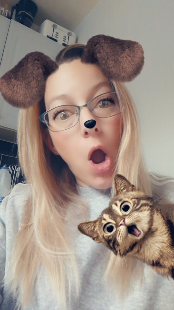CarleyFletcher3's tweet photo. Loving my blonde hair https://t.co/MxlmC8LlTN