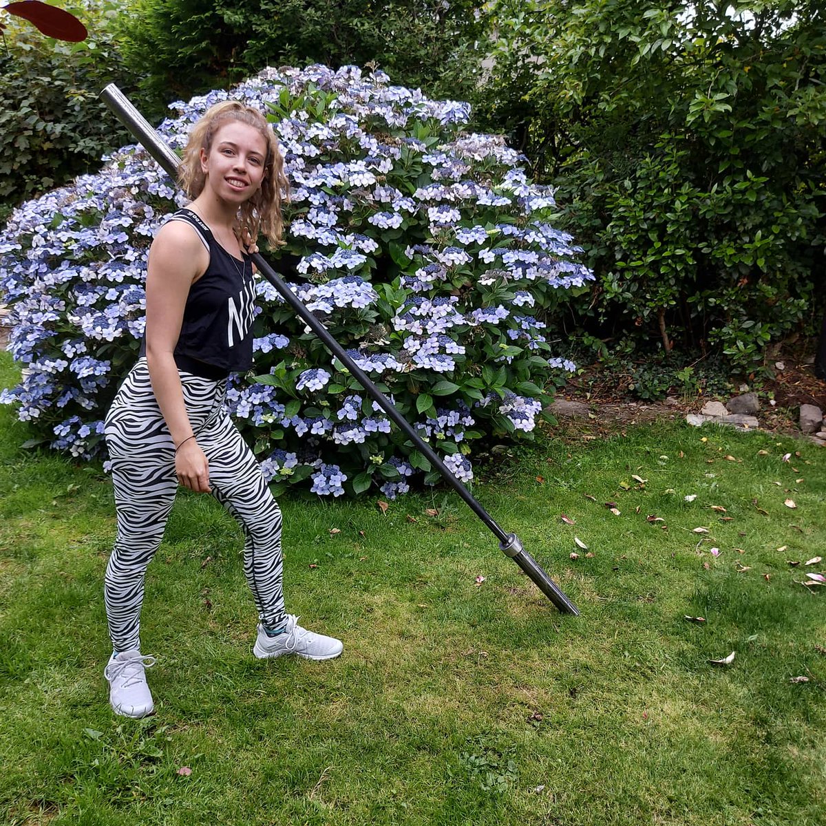 Reunited with my favourite bar on a Saturday night... Yes that's right a 20kg olympic bar and plates 🙈 Think you know what you'll find me doing for the foreseeable future #SaturdayVibes #WorkFromHome #SaturdayMood