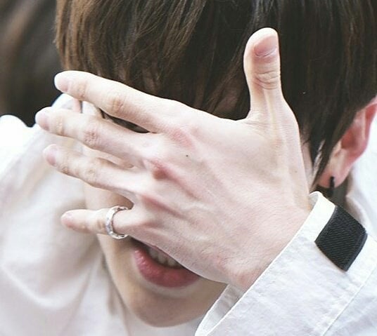 Bangchan's hands ; a thread cz i wanna hold them so tightly