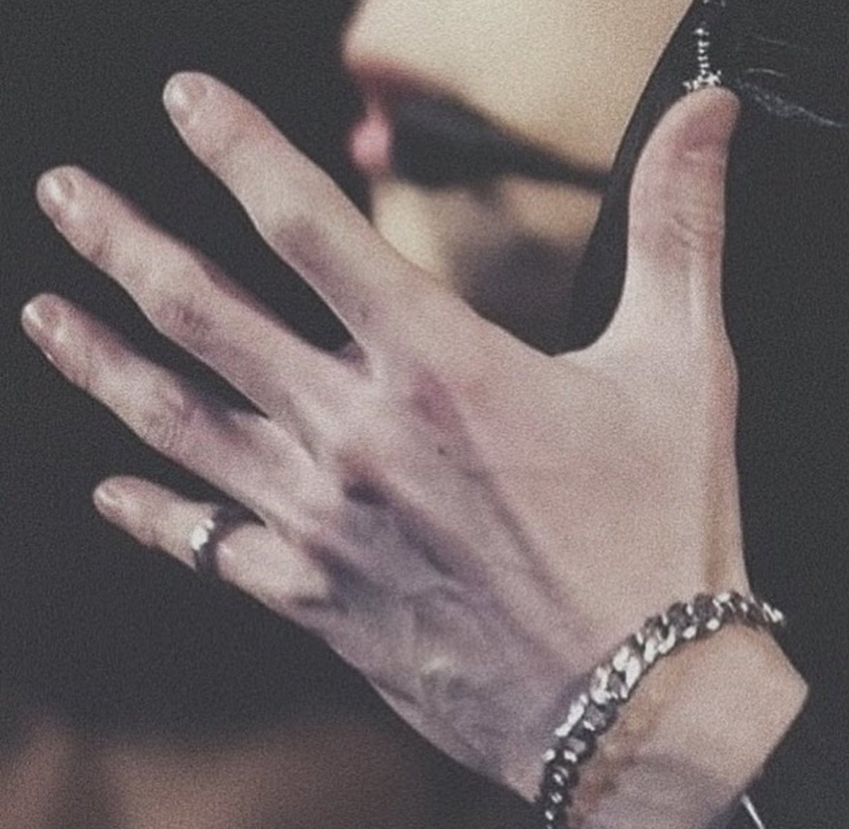 Bangchan's hands ; a thread cz i wanna hold them so tightly