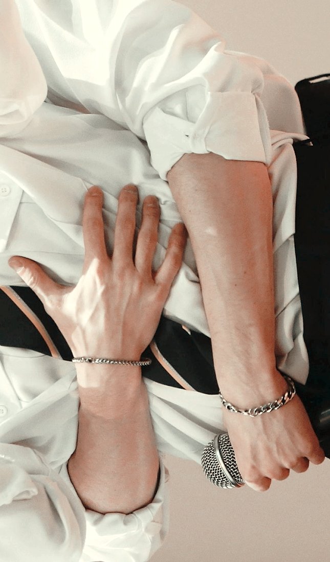 Bangchan's hands ; a thread cz i wanna hold them so tightly