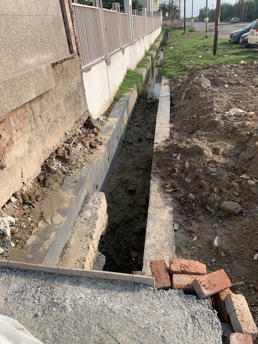 VasundharaNigam's tweet image. To apprise that this is #NotEvenHalf. Why are clear dates and timelines not given? The area is in #Shambles and because of the work abandoned midway, we the residents have to bear the brunt