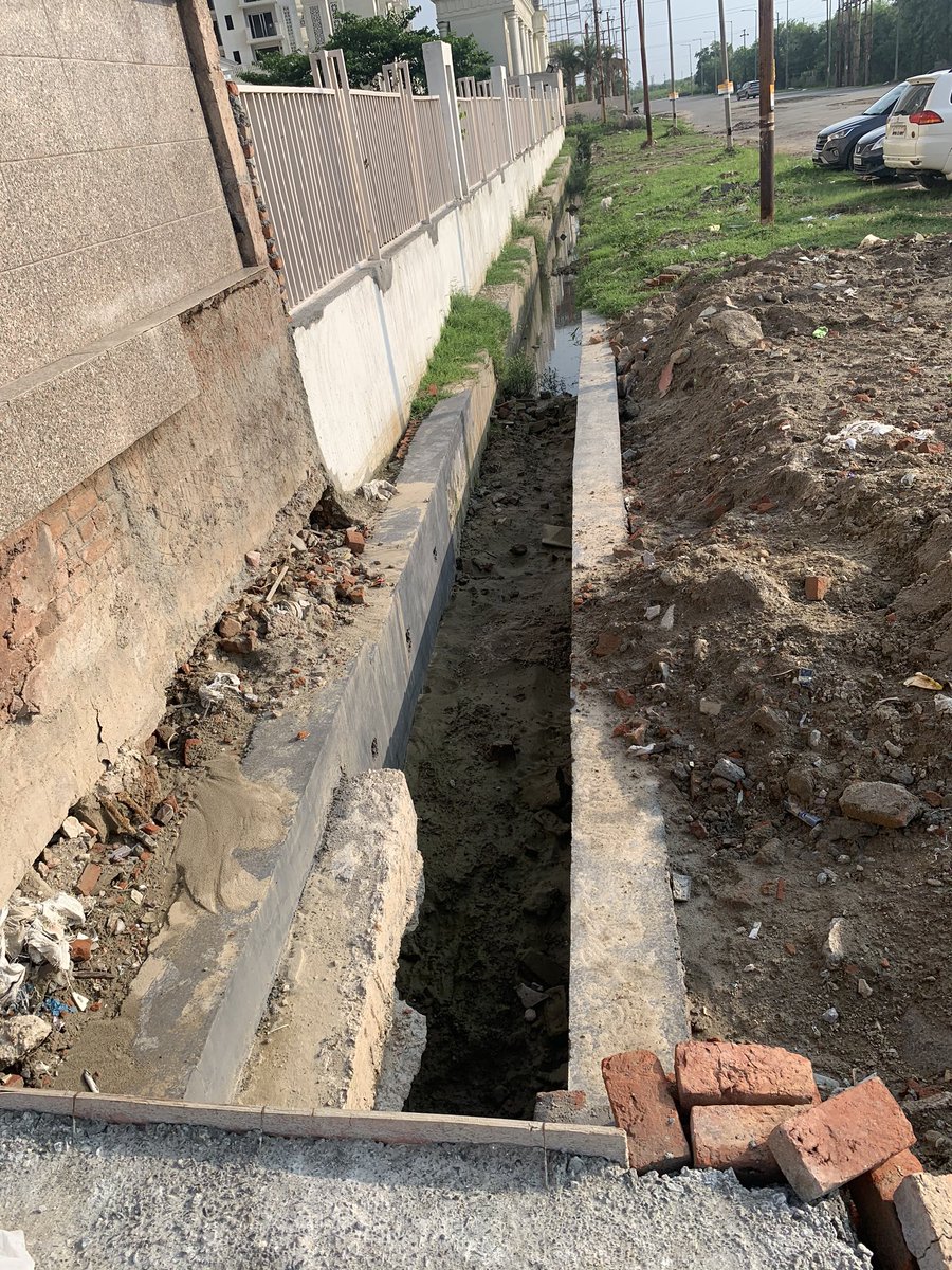 VasundharaNigam's tweet image. To apprise that this is #NotEvenHalf. Why are clear dates and timelines not given? The area is in #Shambles and because of the work abandoned midway, we the residents have to bear the brunt