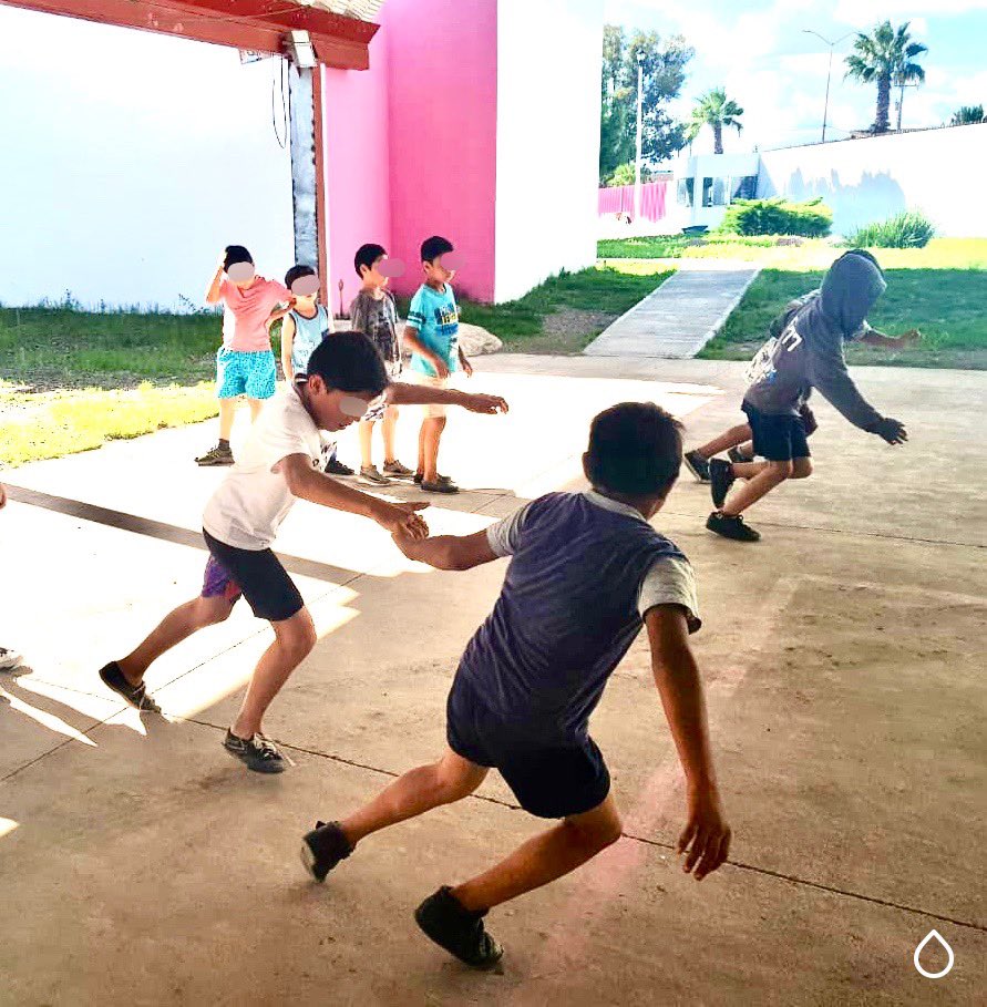 JuarezLiliana01's tweet photo. 🏃🏻♂️inculcamos a los niños de #CasaHogar la práctica regular de #ActividadFísica, que aporta beneficios a corto, medio y largo plazo, fomentando el esfuerzo, la disciplina, la competitividad y un mejor rendimiento académico.
#HábitosDeVidaSaludable #DifDurango #IED @Renetapiar1 https://t.co/srXbTj06s1