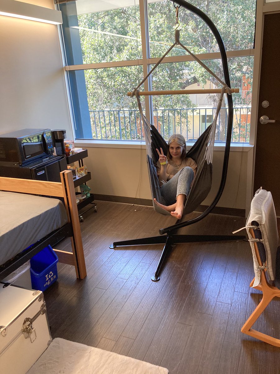 Mamma_Ritchie's tweet photo. The last little has flown the nest! And her dorm room and closet are HUGE. No roommates at Trinity this year. #luckygirl #Tigermom #Trinity24 https://t.co/0XQEBsQ7G1