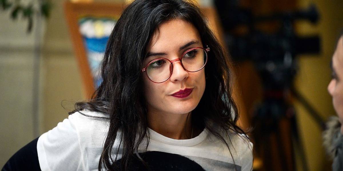 PublimetroChile's tweet photo. Camila Vallejo y Roger Waters juntos en YouTube para hablar de revolución 👉https://t.co/tRr624F5Kn https://t.co/4goCcKE1JW