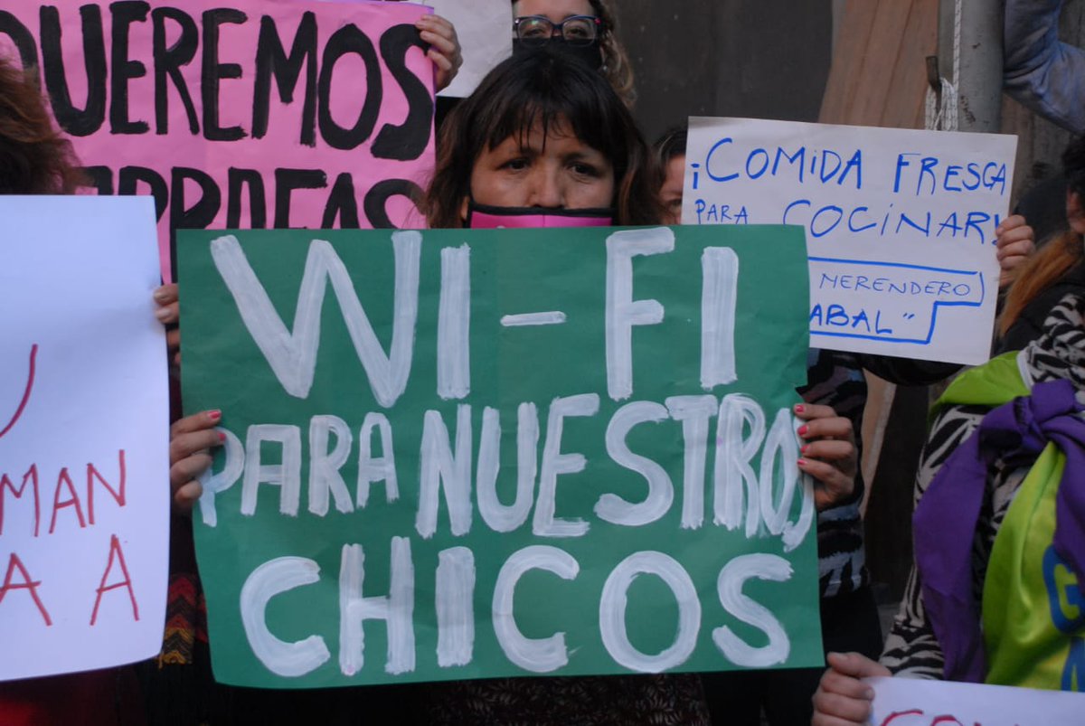 comitev31's tweet photo. 📣 EXIGIMOS eliminar la brecha digital. Nuestrxs niñxs merecen el mismo acceso a internet y computadoras que tiene el resto de la Ciudad.

📣 EXIGIMOS la construcción de un hospital. Demanda histórica del Barrio Padre Mugica para toda la Comuna. 

¡LA DIGNIDAD NO SE NEGOCIA! https://t.co/QOOA1azq0f