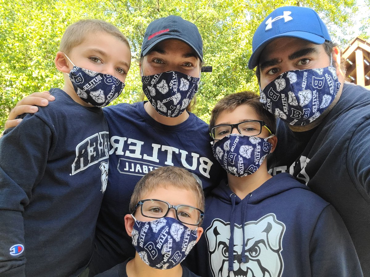 lynnhatzi's tweet photo. 2020 Family Pic.  Dawgs for life. #ButlerFam🐶💙 @butleru https://t.co/d6GDlGW7hg