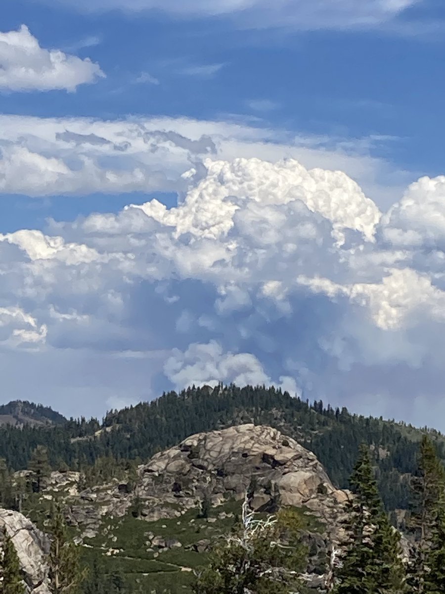 nplareau's tweet image. #LoyaltonFire starting to really pop, growing #Pyrocu #cawx #cafire