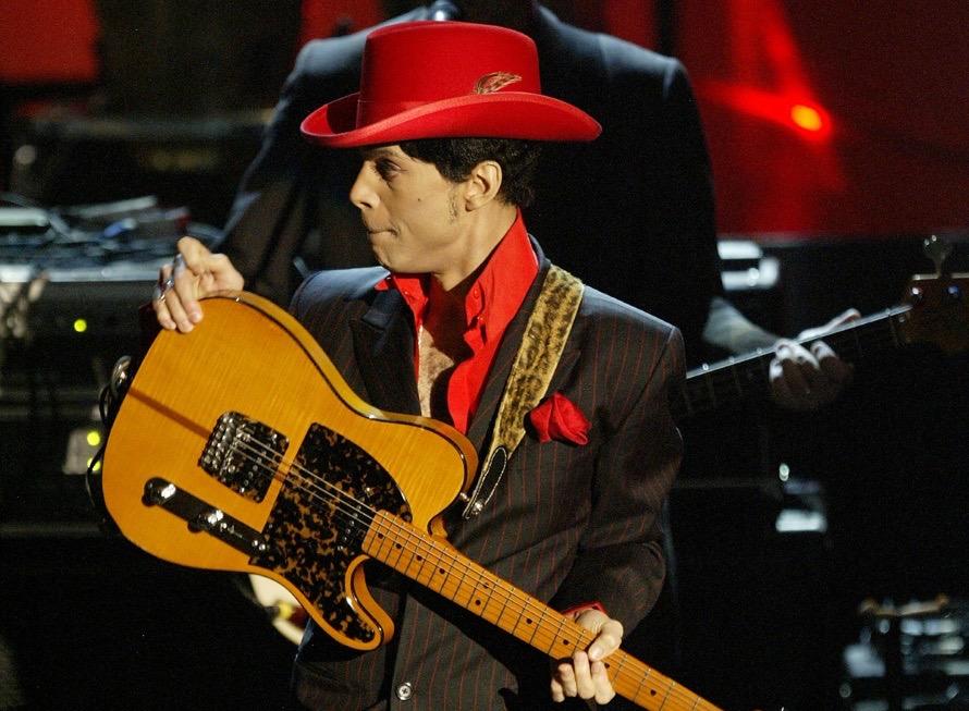 The RRHOF induction ceremony was held at the Waldorf-Astoria in NYC in March 2004. Here, Prince reminds rock's elite (and the world) of his mastery as lead guitar; the singular role in a band that commands the establishment's respect. Prince needed to do this publicly.