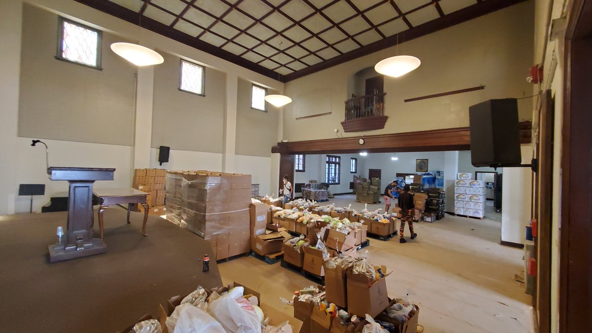 WagnerFreedomF's tweet photo. Helped the food bank at  First Unitarian church in K town This Morning. Lots of work moving boxes, but so worth it to give back! 

#YangGang
#YangGangFitness
#HumanityFirst
@davidkim2020
@AndrewYang
@HumanityForward https://t.co/UOExGXARuy