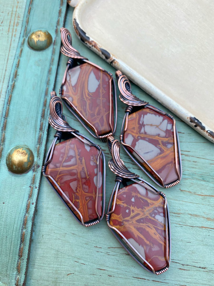 lifeflowson11's tweet photo. Super proud of these Noreena Jasper coffins and would love to find them homes🥺🙏🏻⚰️
https://t.co/a9MJPbVUNa https://t.co/pHiUclMRt1