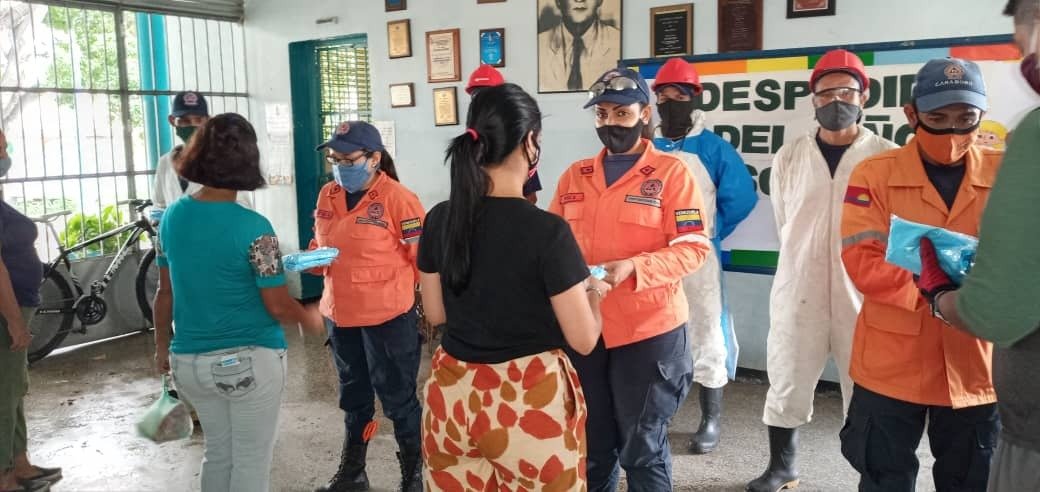 SistemaCarabobo's tweet photo. 2/2
Personas socializadas 5 en un conversatorio. 
Presentes:
#SistemaIntegradoCarabobo 
#BomberoCarabobo
#Cefosiem
@PCCarabobo
@alcaldiadevalencia https://t.co/LjmGzp2J20
