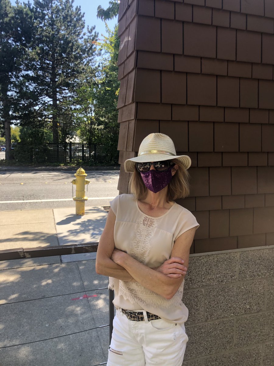 MichellMillman's tweet photo. Loving my new mask, but admit it *has to be paired w/ my @UW visor! 🤷‍♀️💜💛 THANK YOU @ShopCharliePete @EllenTailor she named this one “Michelle” for “her favorite Husky!” ☺️ #MaskUp 😷 https://t.co/qyYYGYsvw7