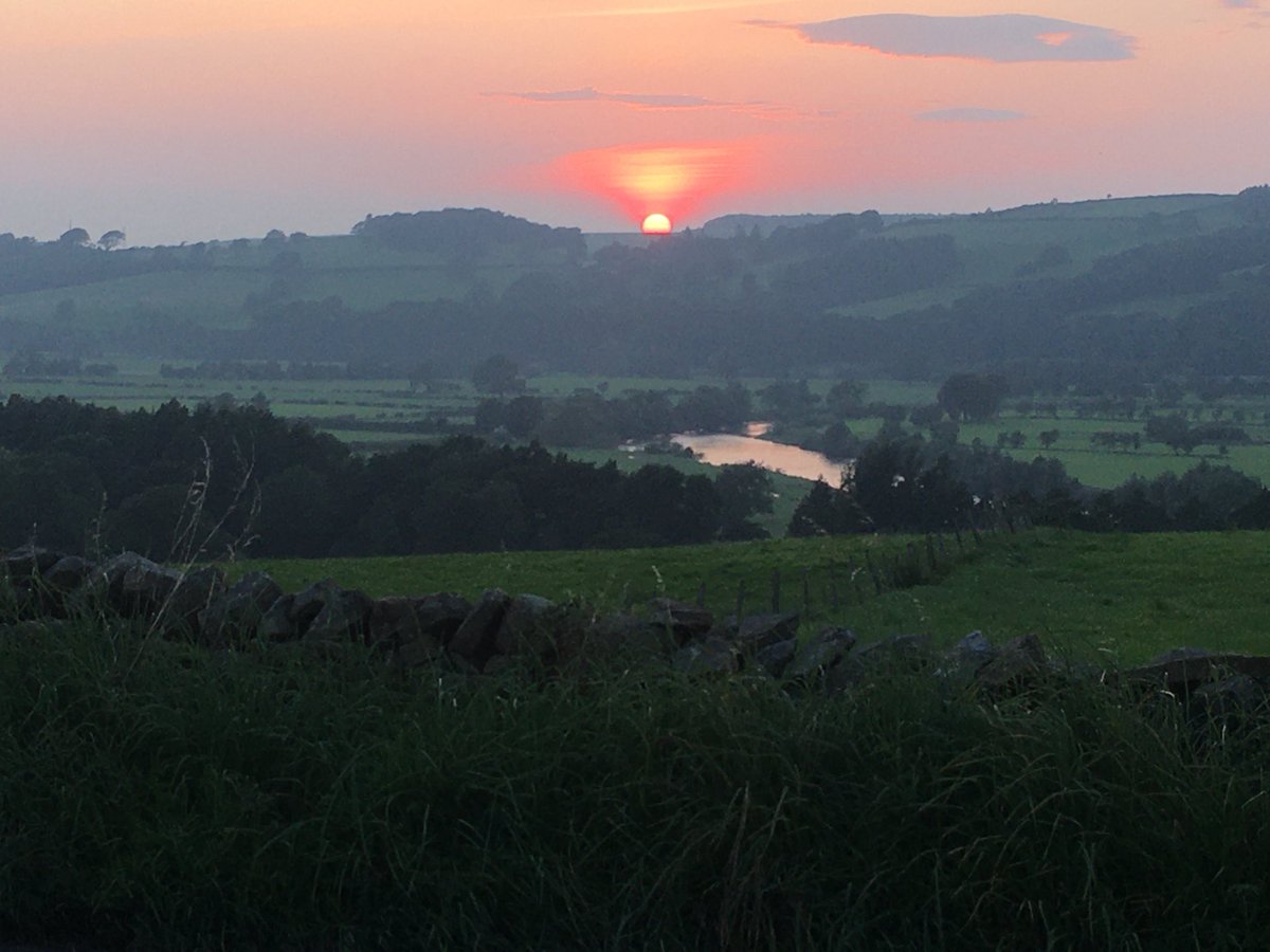 Lovely Sunset Thursday on way home from ⁦<a href="/TheLunesdale/">Lunesdale Arms</a>⁩ in the gorgeous Lune valley.