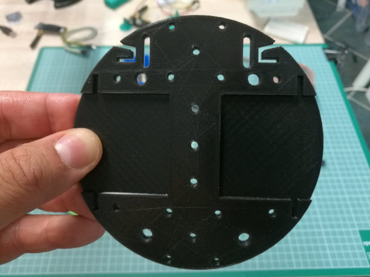 settorezero's tweet photo. Working at a new version of my AR.L.O. #robot redesigned specifically to be used with the #makeruno board and the #linefollower module by #cytron. https://t.co/4Lo9K9I0Oj