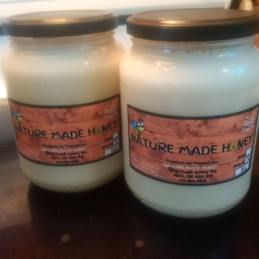 Sue_HBS's tweet photo. When @613honeybees  post that their 1st extraction of the season is ready, you order! I love the whipped honey &amp; add it to literally everything.
Banana Bread/Muffins , Chili , Cupcakes , Sweet &amp; Sour Ribs, 
Honey Chicken, Spaghetti Sauce, Homemade Ketchup
Crepes, Lemon Chicken... https://t.co/2wRklOR2rU