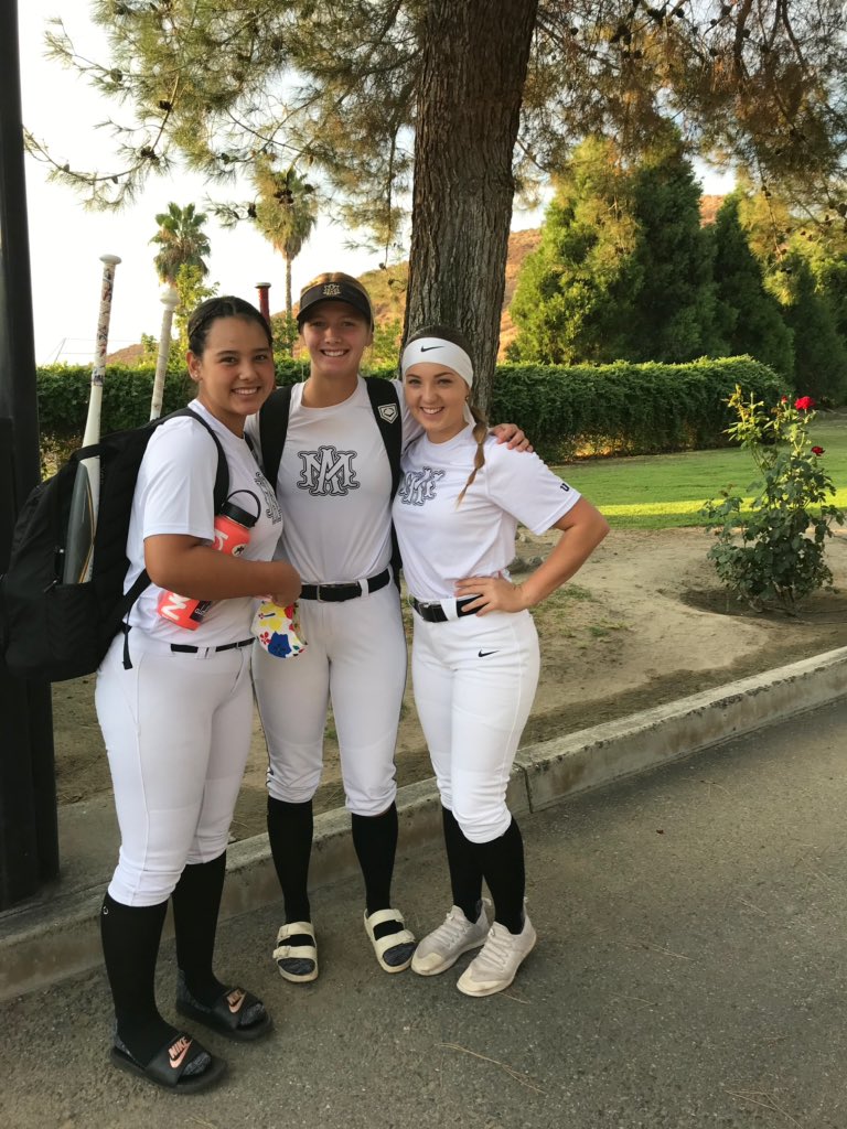 raelyn_anderson's tweet photo. Team Demarini VS Team Willson Today at 2:30
Watch live!!
Athletics Mercado Banister 2022   https://t.co/fROHGbFxpz https://t.co/dufvxdfFC8