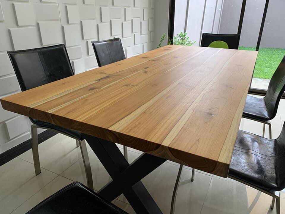 daniquirosluna's tweet photo. Hola! Debido a la pandemia el trabajo de mi papá se vio afectado. Hace muebles a la medida y entrega en todo el país. Es la persona más apasionada por su trabajo, hace productos de calidad. También puede replicar muebles de internet. Trabaja maderas como teca, guanacaste, laurel https://t.co/CDrTDBQGAN