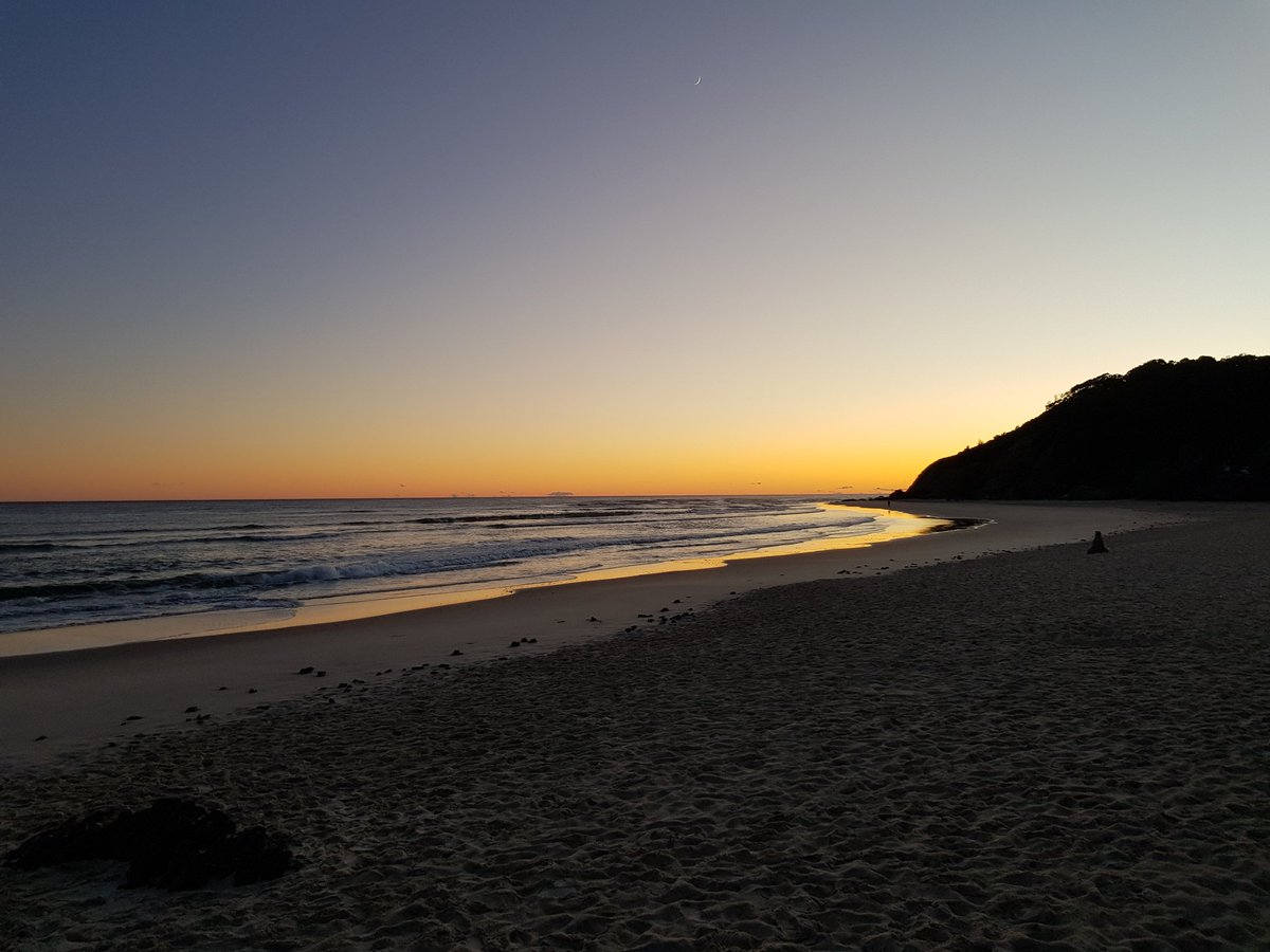 RokScisorsPizza's tweet photo. #byronbay #wategosbeach #sunrise https://t.co/l3YOtlqFRw