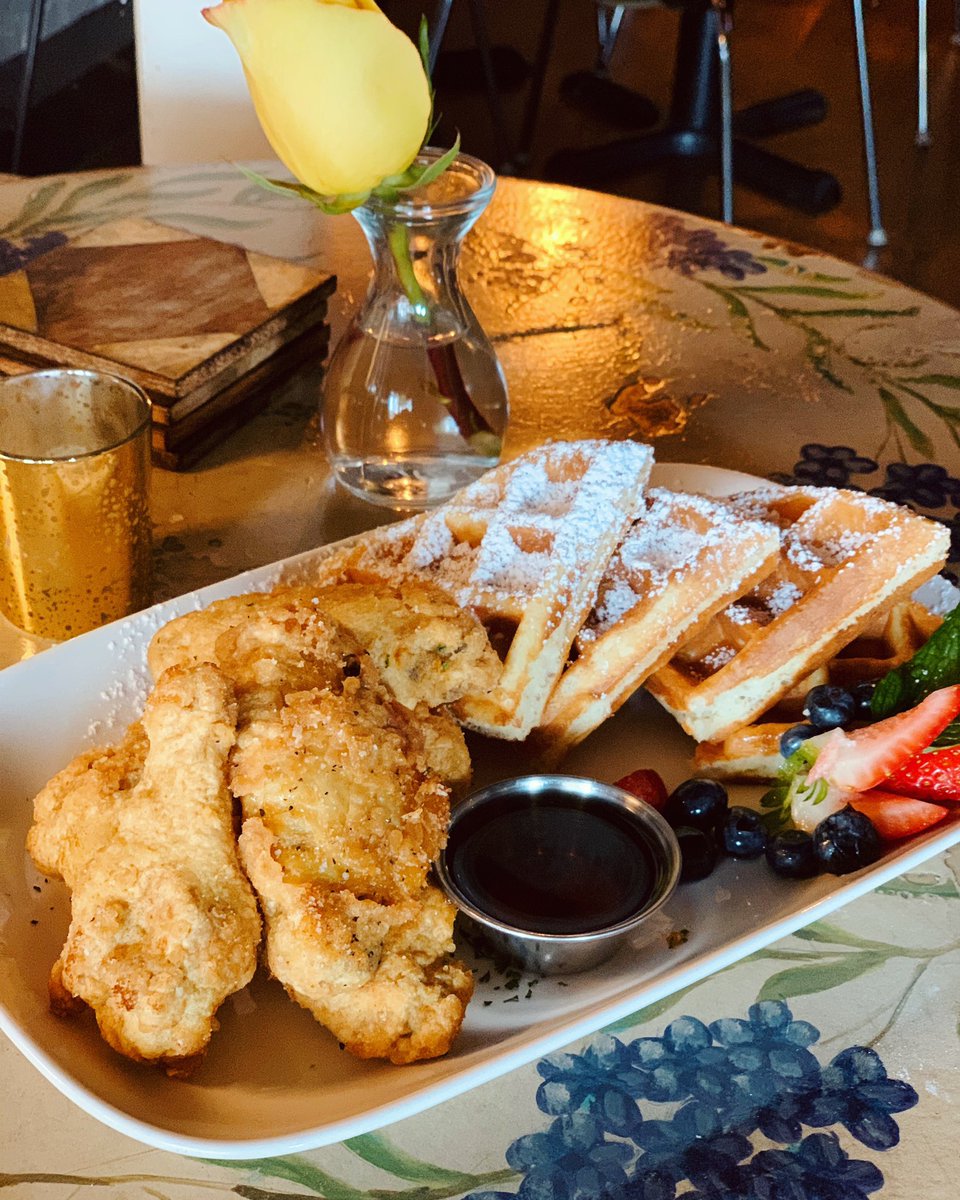 mrbraxtondc's tweet photo. 🔥New🔥Wings &amp; Waffles!!😲#DCPatios #DCTakeOut ##MrBraxtonDC #ParkviewDC #PetworthDC #SistersThatBrunch #DCFoodPorn #DCFood #DCBrunch #DC #DCdinner #PetworthMetro #DCHappyHour #HTTR #Redskins #DCMondayNightFootball #WashingtonDC #DCbars #DCRestaurants #DCDateNight #DCPatioBars https://t.co/hcfDkmWRH7