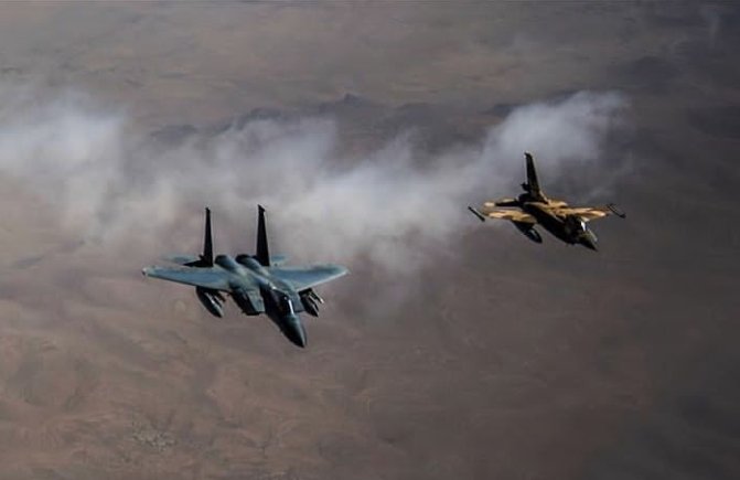 RMAiForce's tweet photo. Two U.S. Air Force F-15C Eagles, a B-52 Stratofortress bomber and two Royal Moroccan Air Force F-16 Fighting Falcons fly in a formation 
during Exercise African Lion 2018. 

@usairforce 
#usairforce #royalmoroccoairforce https://t.co/AMpsuSSY0D