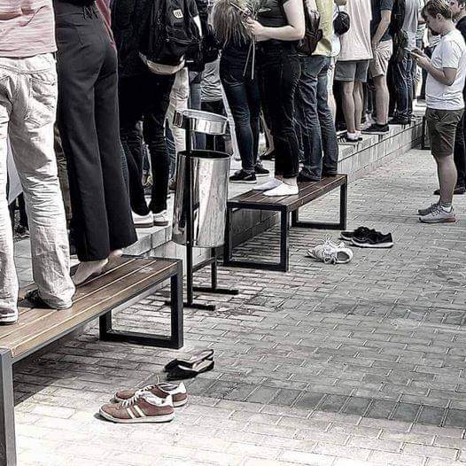 Pisałem już o niezwykłych elementach białoruskiego protestu. Ale czasem jeden obrazek mówi więcej niż setki słów.
