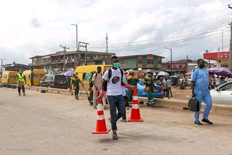 djoptopic's tweet photo. It 3 years of amazing time I remember clean up project at iyana Ipaja 2018 World cleanup day #reesafrica #reesafricaat3 #reesmillennials #impact #volunteer #volunteernigeria #ngosinnigeria https://t.co/kJC19wulAy
