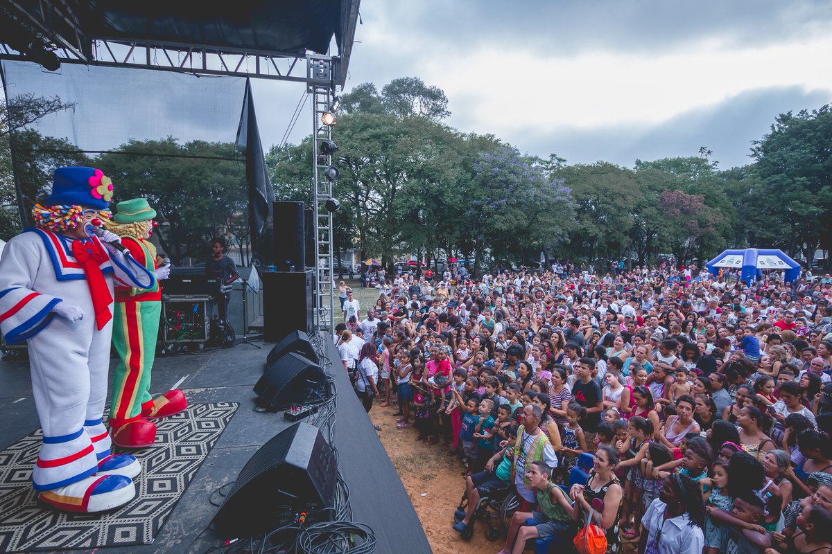 clamabrasil's tweet photo. E também levamos entretenimento para as crianças !!! 😍😍 #ClamaBrasilLive https://t.co/oPbeya06QW