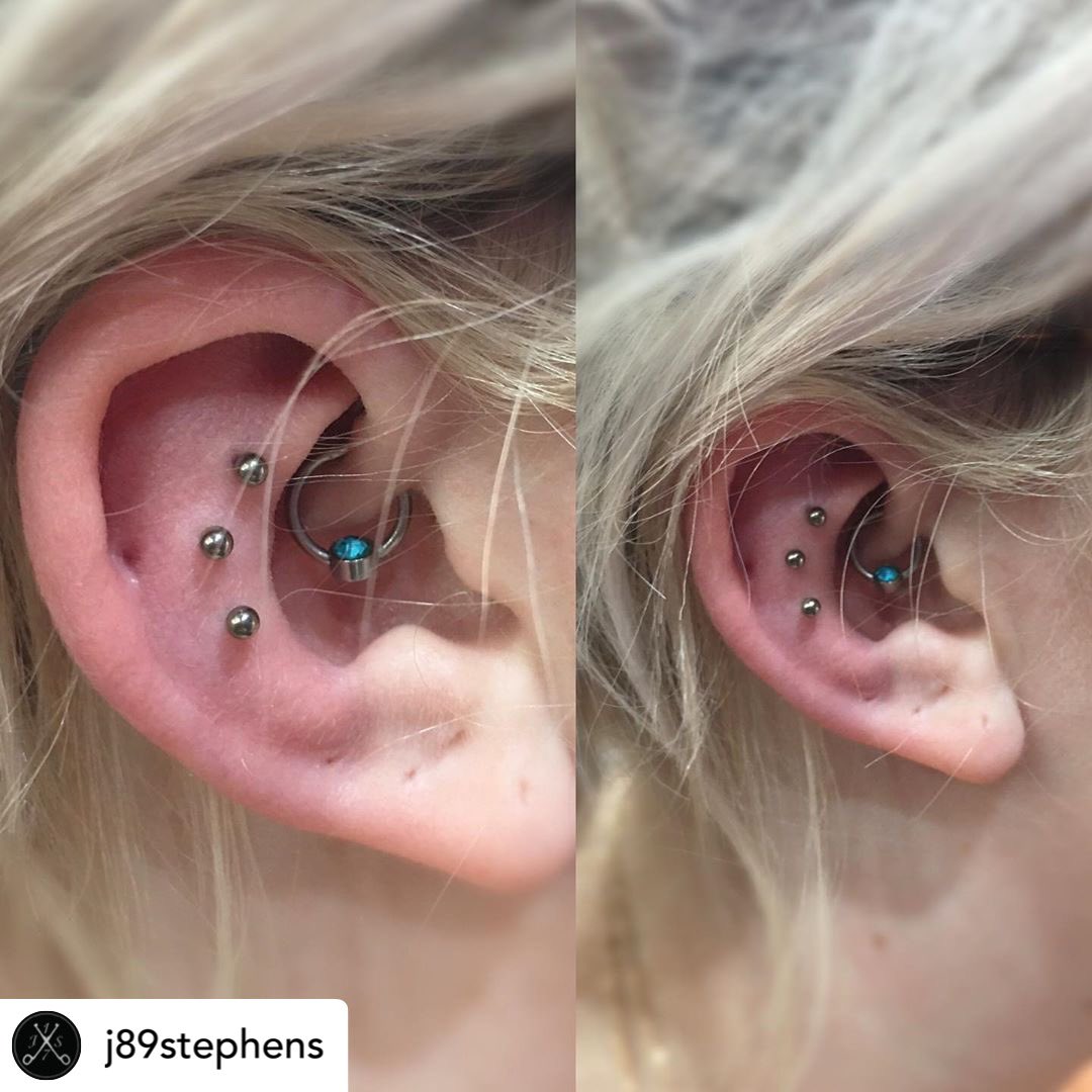 LaurenRebbeck's tweet image. The fab Jodie at Vivid Ink was so kind an patient as she pierced my outer conch 3 times last week, whilst listening to me babble nervously the whole time! 😂
Enjoy my ear 😂
#piercings #newpiercings