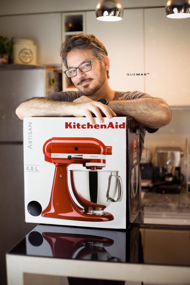 quemas's tweet photo. Como te explico mi felicidad!? Llegó mi Kitchen Aid! ❤❤ #quemas #rosario #kitchenaid #kitchenaidartisan #kitchenaidlove #standmixer #batidoraplanetaria https://t.co/QSs1t3Ksxo