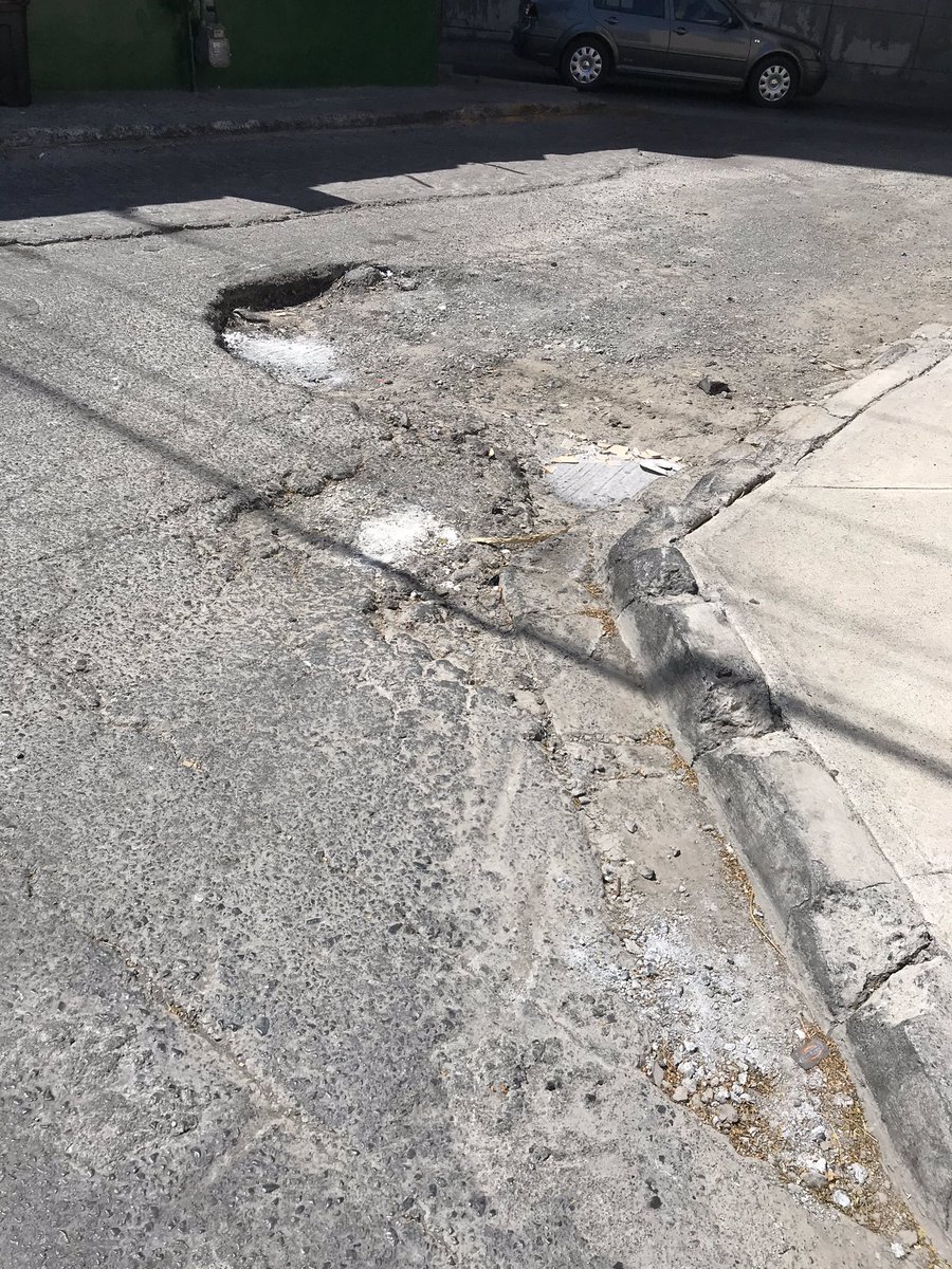 CarinaMty's tweet photo. Mega bache en Priv. Laurel entre Rosa y Felix U. Gómez col. Moderna @Cicmty @ServPublicosMty https://t.co/7oMmdncfZJ