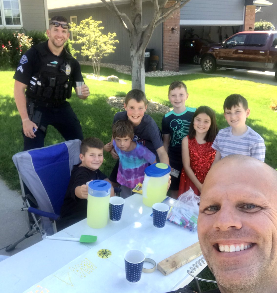 <a href="/OfcBergerLVPD/">Officer Berger</a> and I met some new friends and bought some lemonade to help keep us cool on patrol 🚓🚨🍋🥤.  Thanks guys!  <a href="/CityofLaVista/">@cityoflavista</a> <a href="/lavistapolice/">La Vista Police</a> @SgtCzarnick <a href="/OfcBergerLVPD/">Officer Berger</a>