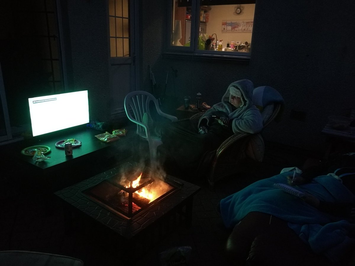 ormiefrog's tweet photo. The family enjoying @TheVirtualPubQ1 in the garden around the fire pit. Quiz plus s'mores is a win, regardless of the score! https://t.co/vVGbdFt76t