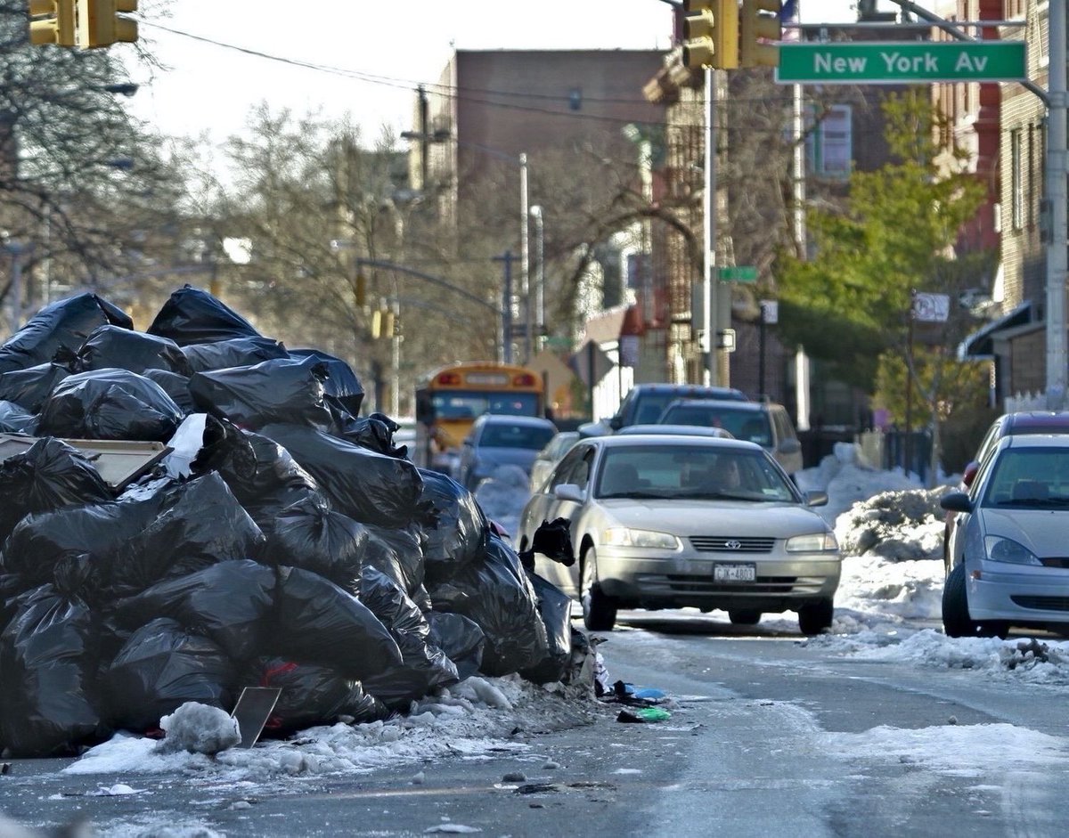 We talked about:- Disney World's magical pneumatic disposal system- NYC's hot sidewalk trash- Sydney's impeccably-mapped underground systems- Seoul's musical garbage trucks- Yemen's traditional sun-evaporation system- ... and more!