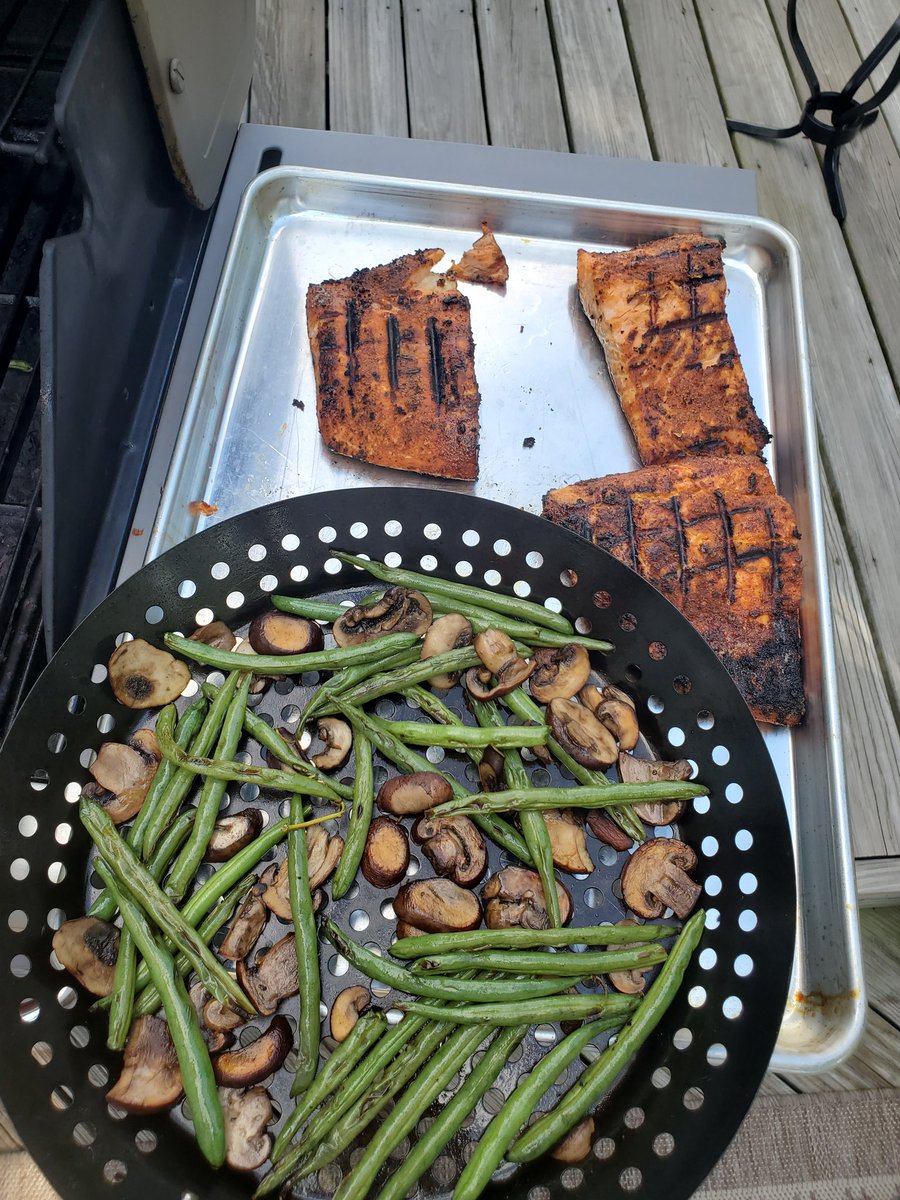 tolarge45's tweet photo. Tonight's dinner steelhead trout https://t.co/KpL1C8w41k