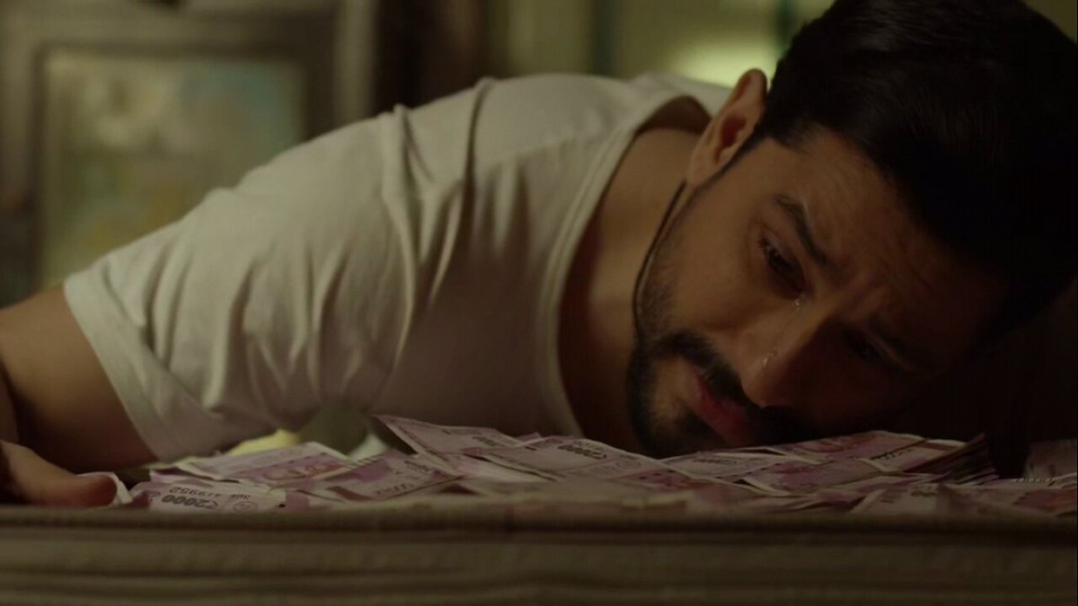 Shyama_Pathak__'s tweet photo. #lootcasestreamingnow
"Last time pooch raha hun,kiska bag hai"๐
^A great watch with funny dialogues.Loved it๐
@kunalkemmu sir,you were fantastic,more power to you๐,Bole to loot liya boss pura show๐๐
@DisneyplusHSVIP https://t.co/h5aYvpZas4