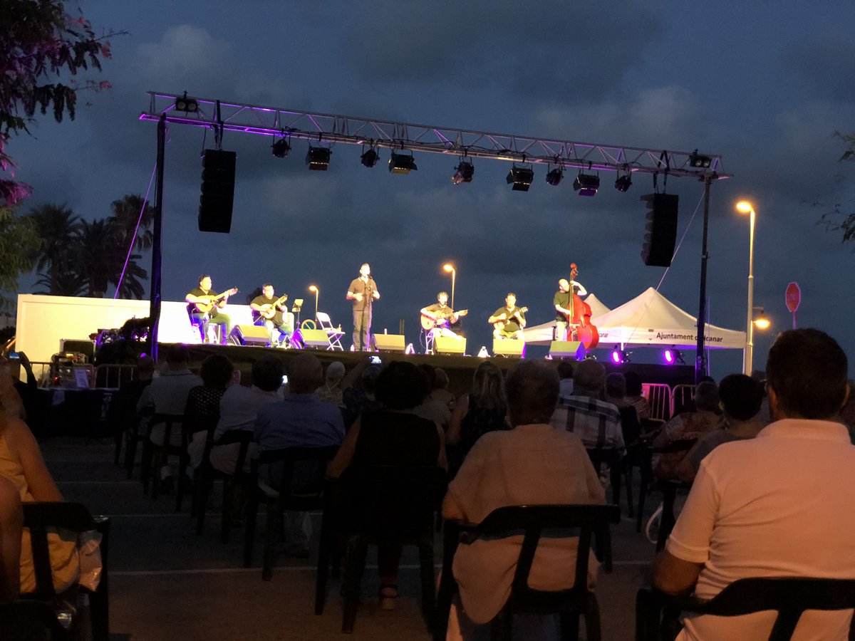 xavi_fabregat's tweet photo. Dues instantànies del concert d’avui de PEP “EL BOTIFARRA”.
Música i cultura.
@PepBotifarra  
Espectacular com sempre. https://t.co/vs2GREP2vZ
