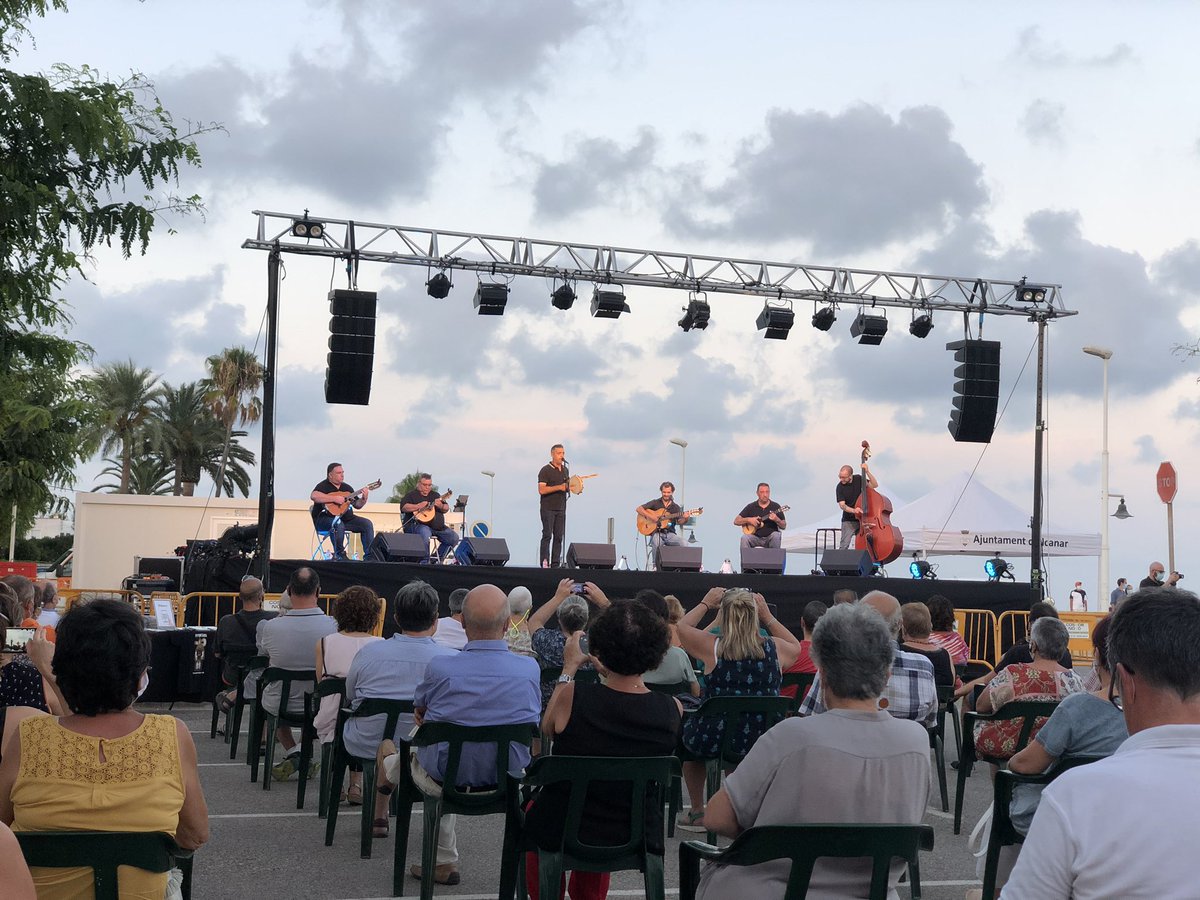 xavi_fabregat's tweet photo. Dues instantànies del concert d’avui de PEP “EL BOTIFARRA”.
Música i cultura.
@PepBotifarra  
Espectacular com sempre. https://t.co/vs2GREP2vZ