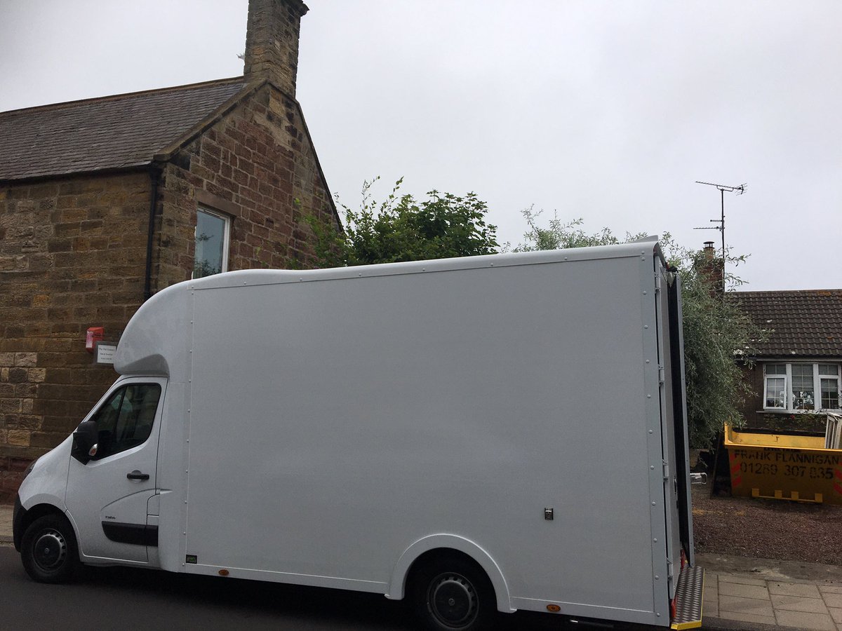 NeilFellows3's tweet photo. @SecureMoveUK Happy new massive van day this week...🚛
Specially bought for our two man white glove delivery service, delivering white and brown goods throughout the northeast, northwest and Scotland.
#vauxhall #whiteglovedelivery #deliveries #maxilow #straighttowork https://t.co/8n7RGjtg49