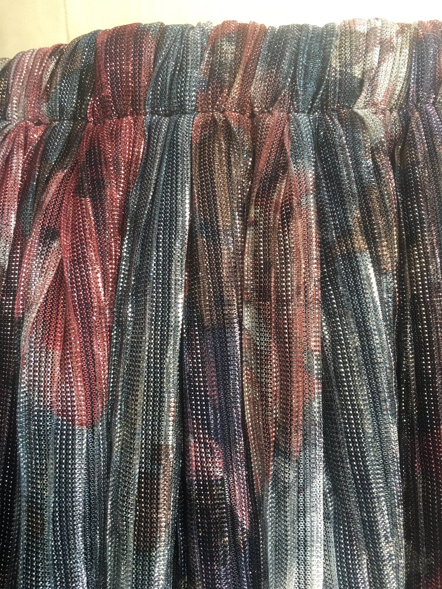 merrysmileco's tweet photo. So I accidently made this too big because I ran out of elastic and used a cheaper kind >.< which makes me sad because I only had 2.5 yds of this fabric.
But it works for now. #sewingsaturday #fashion #sewing https://t.co/95B61jSVv4