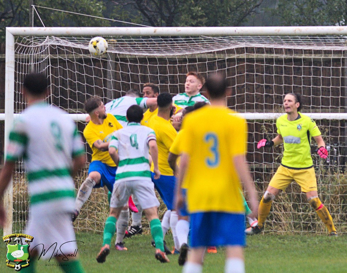LectorExLibri's tweet photo. Some of the home goals from @MKIrishFC's surprise 4-2 win over @AylesburyUtdFC this afternoon. @Dommy_laws #AlexFilip #PreSeasonFriendly https://t.co/SudPojb2uX