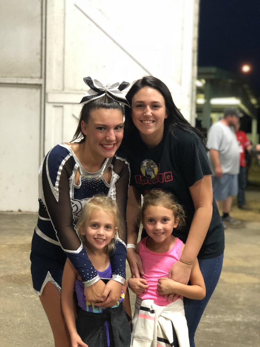 dwinters17's tweet photo. Happy happy birthday my sweet lil sis💕 I love u &amp; so proud of you !! https://t.co/qLnUuAjkgK
