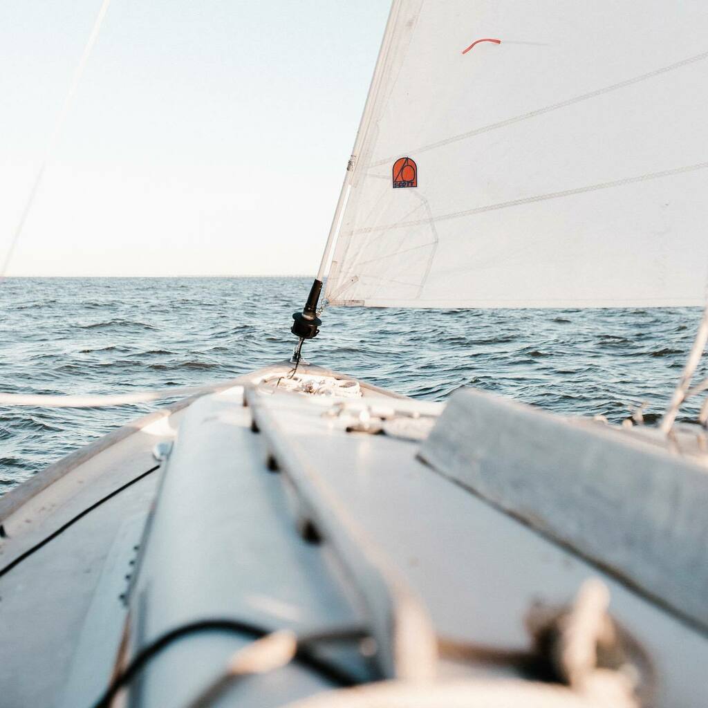 SlipBeacon's tweet photo. The cure for anything is salt water - sweat, tears, or the sea.
π
π
#onthewater #ahoy #crewlife #boatinglife #seacaptain #captain #sailingphotography #boating #sailboats #sailingworld #lakelife #oceaniscalling #westcoast #sea #marina #sailing #slip⦠https://t.co/Mpmjfou2Yw https://t.co/5FQ9VNLXry