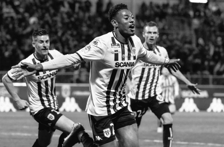 AngersSCO's tweet photo. Ils sont en demi-finale de la @ChampionsLeague.

#LaForceDuSCO https://t.co/91gjc0SYxJ