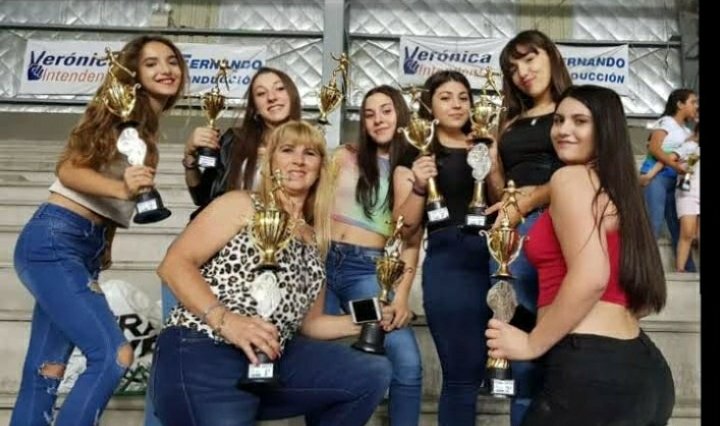 luupssss_07's tweet photo. que persona extraordinaria que es esta mujer.
orgullo de estar con ella hasta la última vez que suspire al salir de la pista... https://t.co/SB9HLIV5FJ
