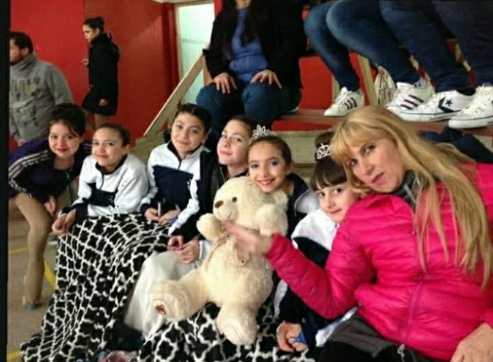 luupssss_07's tweet photo. que persona extraordinaria que es esta mujer.
orgullo de estar con ella hasta la última vez que suspire al salir de la pista... https://t.co/SB9HLIV5FJ