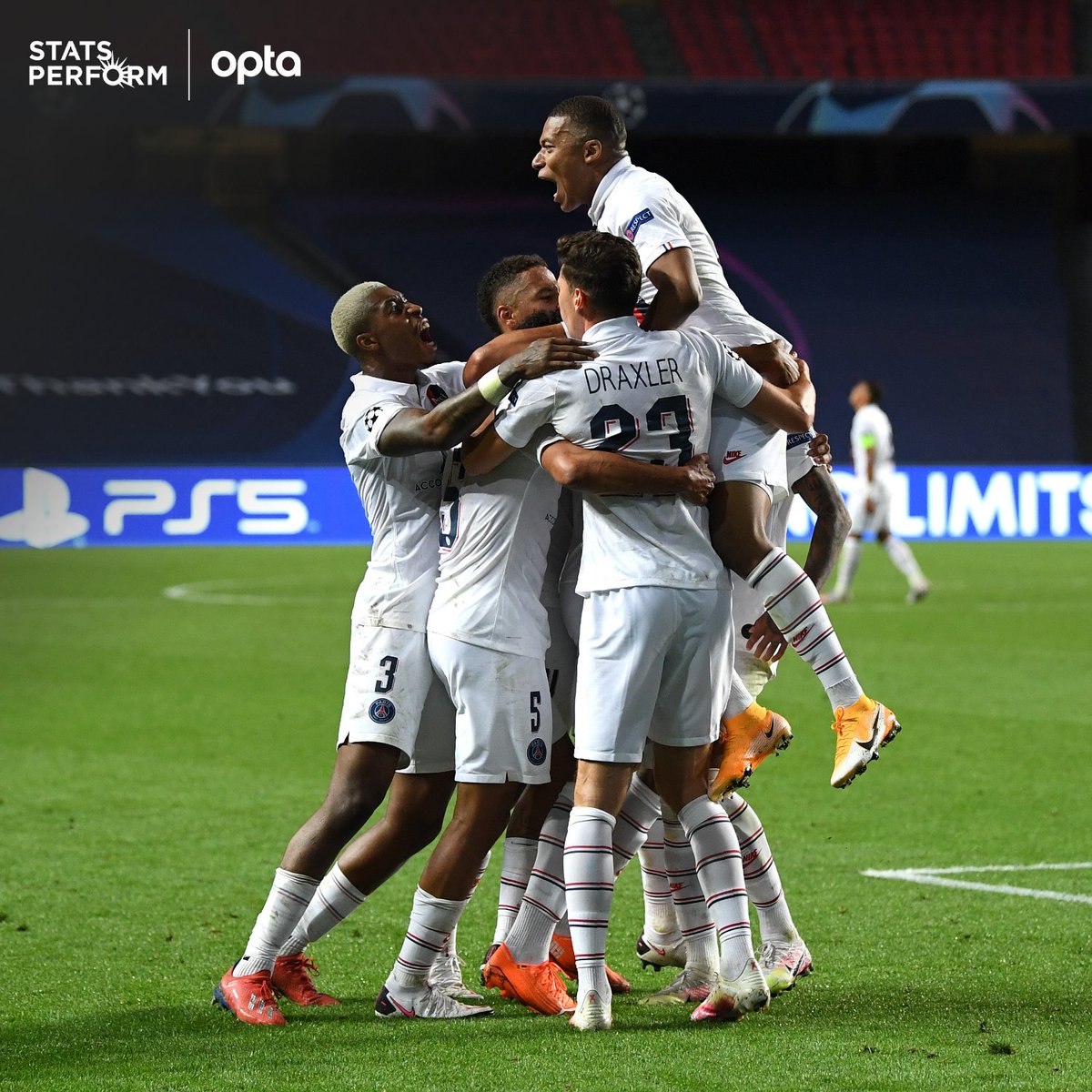 OptaJean's tweet photo. 1 - Pour la 1e fois dans l’histoire de la C1, 2 clubs français 🇫🇷 – Lyon et Paris – figurent en 1/2 finale de la compétition. C’est seulement la 2e fois que la France truste la moitié du dernier carré d’une compétition européenne, après la C3 1992/93 (Paris et Auxerre). Cocorico. https://t.co/VMH1sVitSL