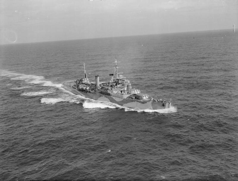 By 15/08/1945, however, this had been reuced to V/Adm Rawlings' flagship, the battleship HMS King George V, the aricraft carrier HMS Indefatigable, cruisers HMNZS Gambia & HMS Newfoundland & ten destroyers from the  @RoyalNavy &  @Australian_Navy